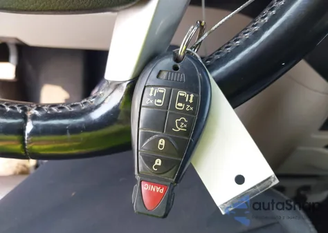 2014 Chrysler Town & Country Touring из США, поврежденный, VIN 2C4RC1BG3ER449765